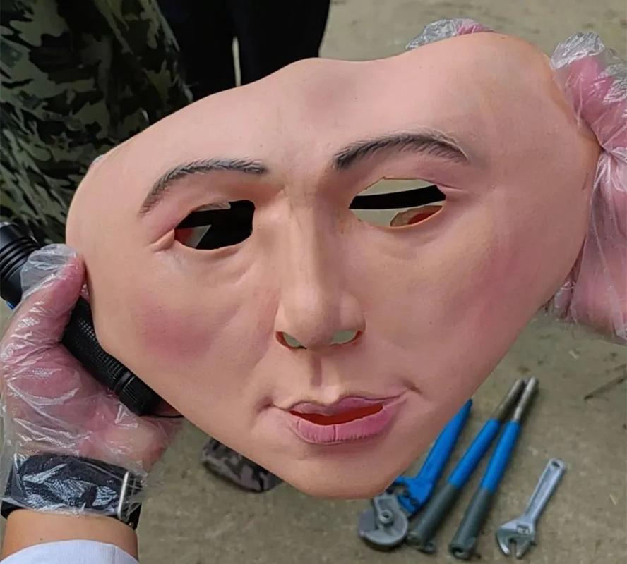 2025新澳门天天开奖免费和戴人皮面具入室盗窃与