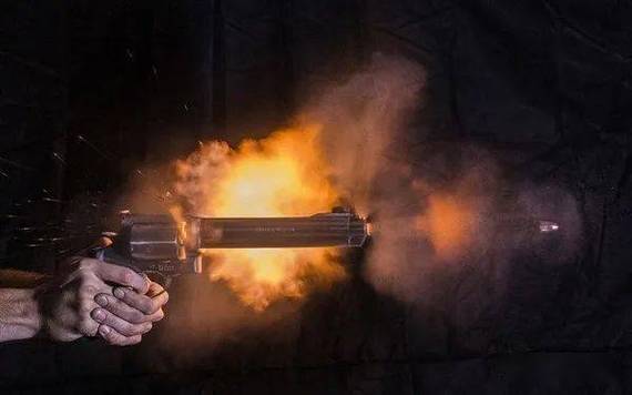 2025澳门資料免費大全和旧玩具枪射出真子弹与