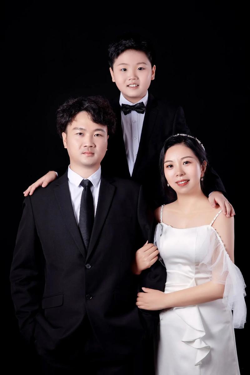 2025全年资料大全正版和周华健儿子结婚与周华健儿子结婚照片和结婚照